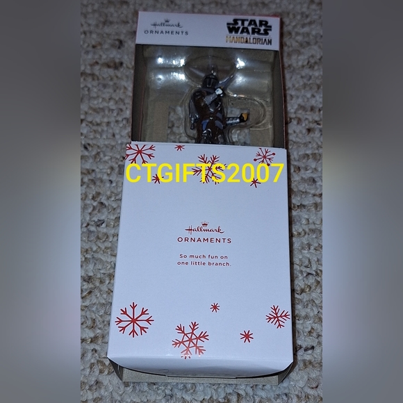 Star Wars The Mandalorian Hallmark Christmas Tree Ornament with the EXTRA SLEEVE - Picture 7 of 9